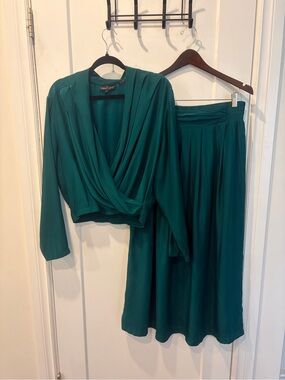 Vintage Emerald Green Two-Piece Silk Skirt Set